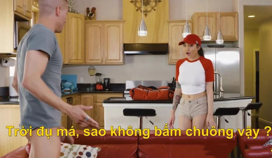Đang quay tay thì cô shipper đi và cái kết